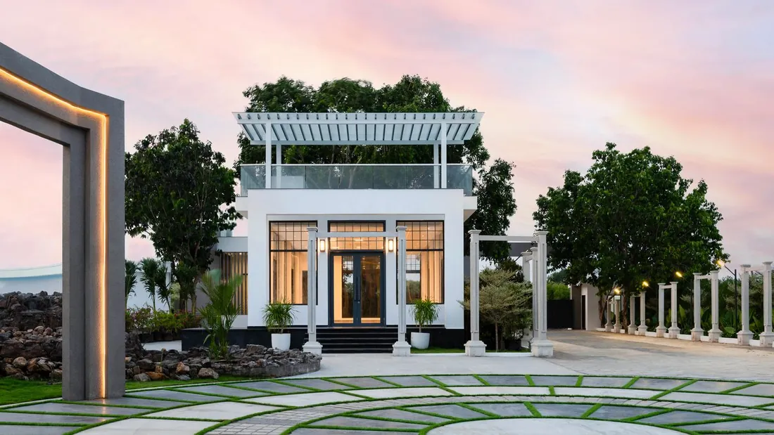 Banquet hall and pergola