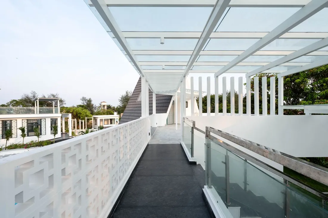Covered walkway with jaali parapet